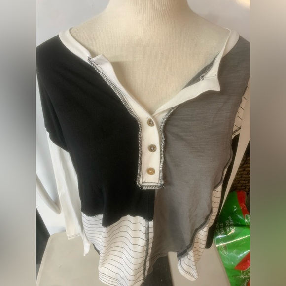 n/a Tops - Stylish Black and Gray Women's Top